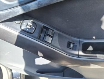 Right Front Master Switch