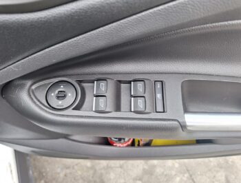 Right Front Master Switch