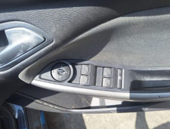Right Front Master Switch