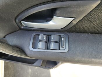 Right Front Master Switch