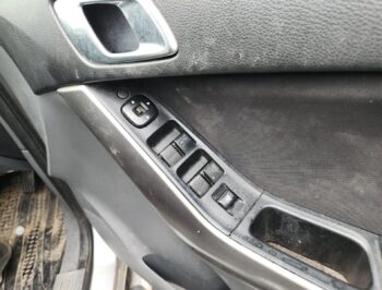 Right Front Master Switch