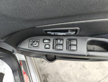 Right Front Master Switch