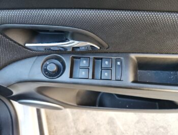 Right Front Master Switch