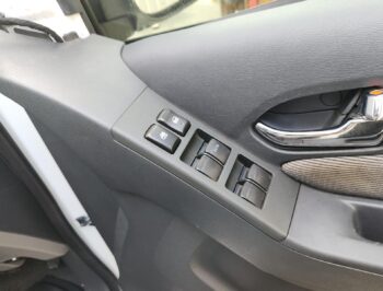 Right Front Master Switch
